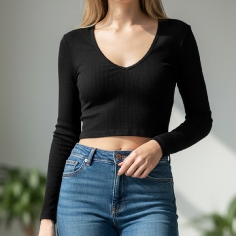 🖤 OQQ Black Ribbed Cropped Long Sleeve Top - Size Small